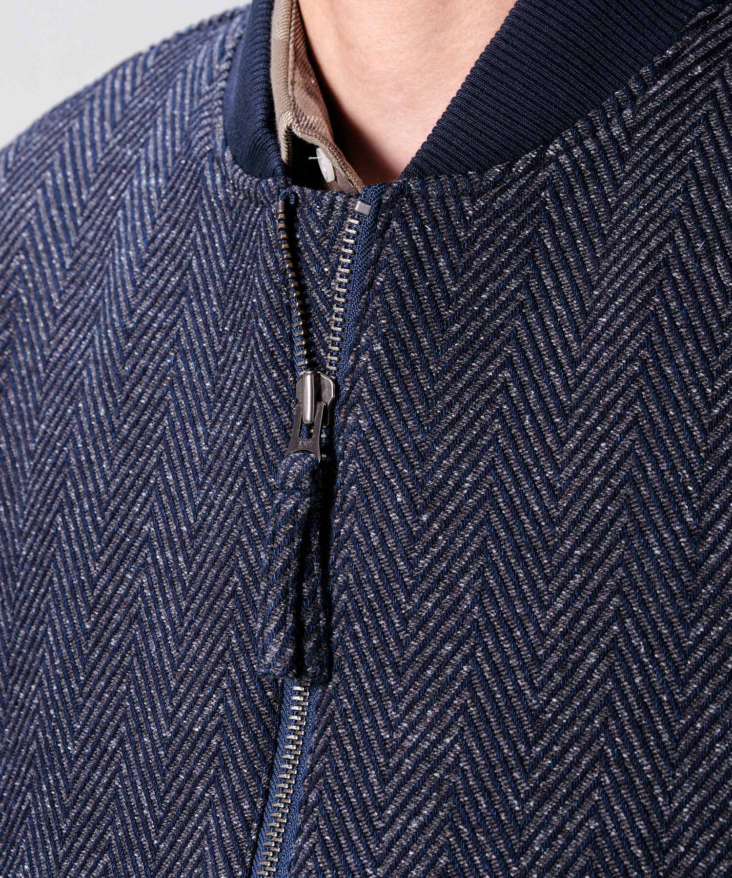 Herringbone Tweed Denim Bomber Jacketスタイリング写真2